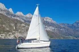 AQUILON — Sportina 730, sportliches Segelschulschiff am Walensee